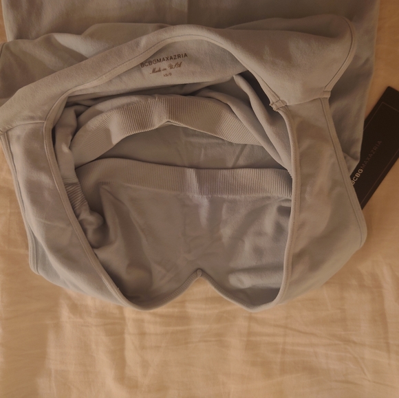 NWT Aqua BCBG MaxAzria "Mistie" essential Seamless Tank Top Built In Bra XS / S - Picture 10 of 10